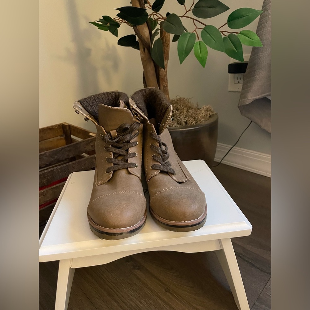 Tommy Hilfiger boots